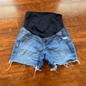 Maternity shorts. Boyfriend short